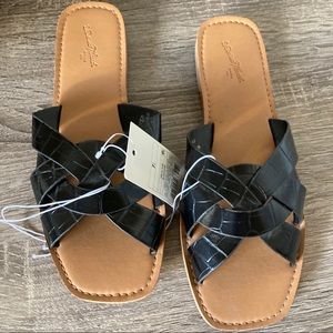 Black patent sandals universal thread new 7.5